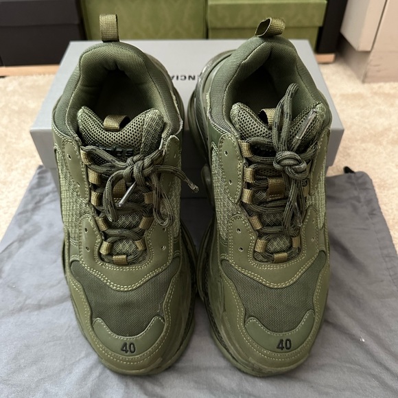 Men, size 40. Come with dust bag only. - Picture 2 of 6